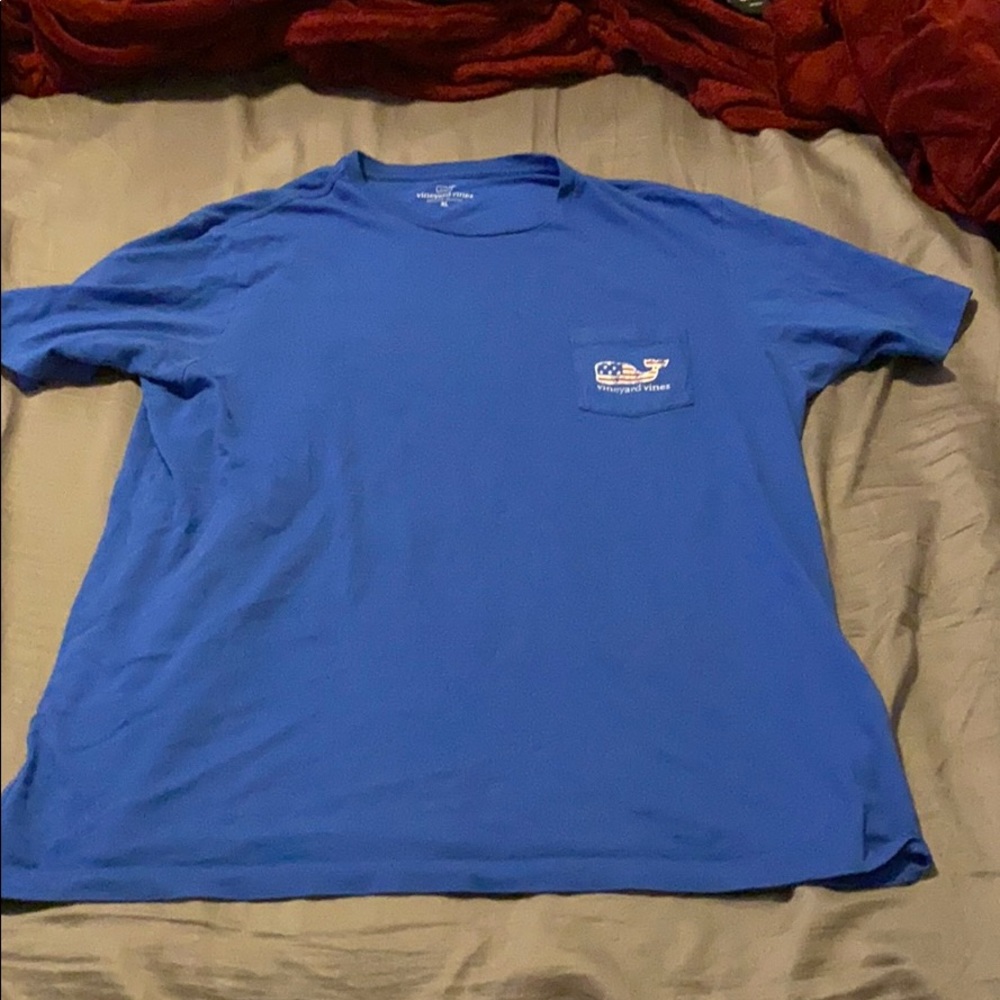 Vineyard Vines blue tshirt